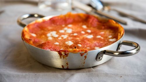 Pastele de vineri seara. Știi că se poate prepara o lasagna în tigaie în maxim jumătate de oră, cu sau fără carne?