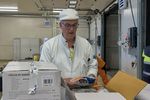 REPORTAJ FOTO-VIDEO | Cum sunt verificate alimentele care intră în Uniunea Europeană. Ce se întâmplă cu transporturile care ridică suspiciuni / Studiu de caz: creveții din India