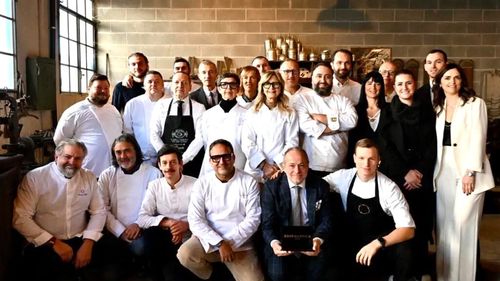 Fine dining la prețuri pentru toate buzunarele, la Milano și împrejurimi, în cadrul inițiativei Gourmantico, la care participă 20 de localuri din Lombardia. Oferta se încheie pe 10 august, iar prețul unui meniu de degustare este de 80 de euro, cu tot cu vin