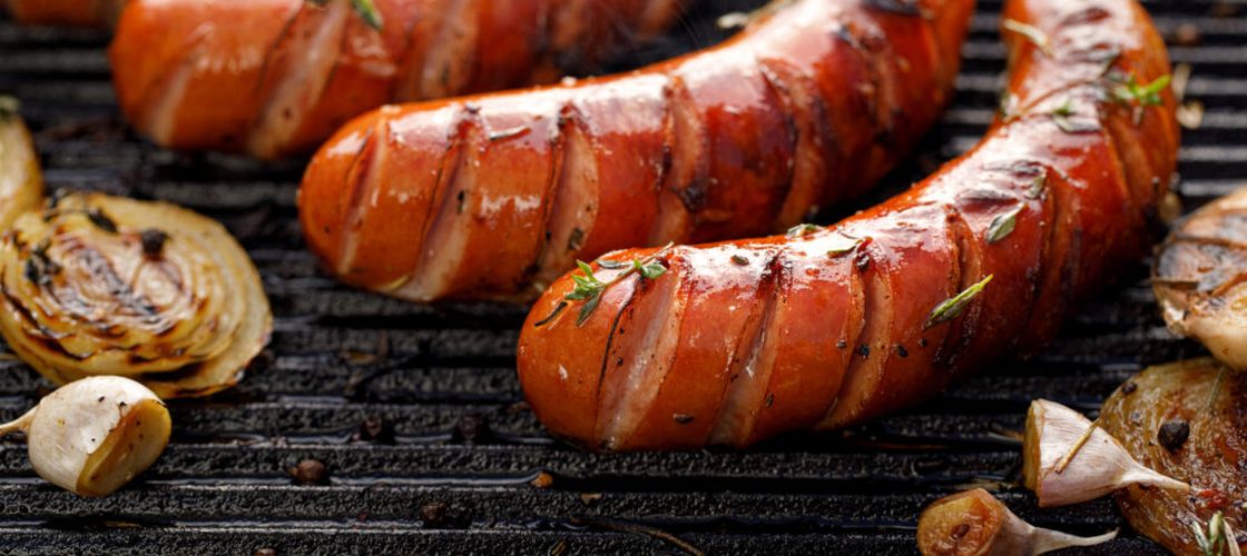 Șapte alimente pe care chefii Michelin spun să nu le pui pe grătar / Cu ce poți înlocui cârnații și burgerii