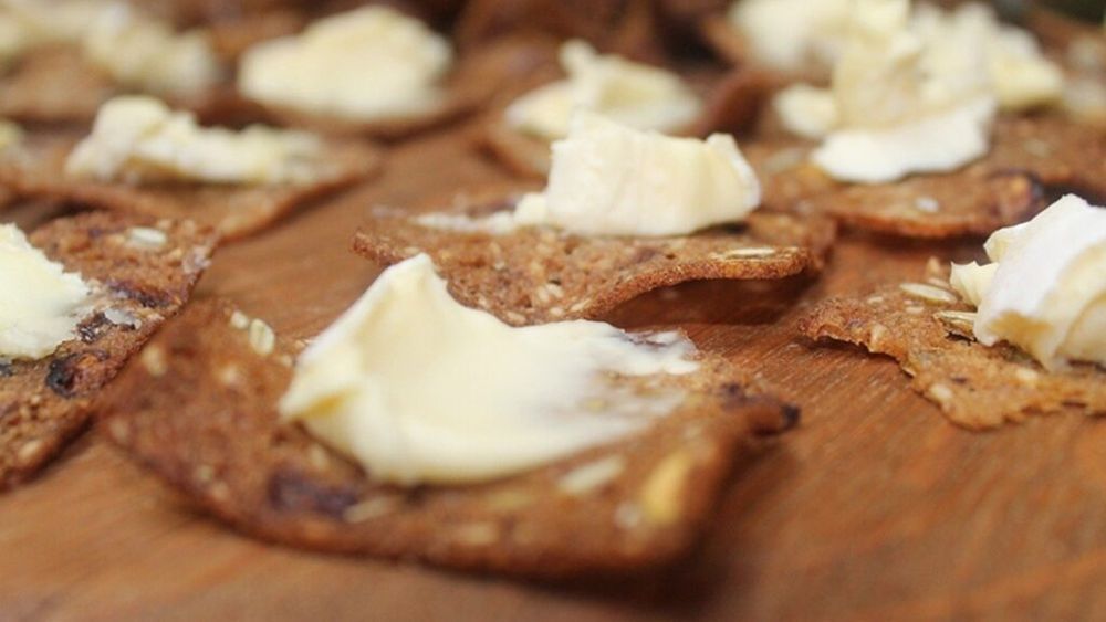 Cum a ajuns un inginer-fizician să producă brânză în ulcior, krutmach și alte produse tradițonale într-un sat bulgăresc