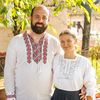 VIDEO | De la biroul unei multinaționale la grădina bunicilor / Oana Groza a renunțat la munca „de birou” din Cluj și cultivă legume în Maramureș / Surplusul îl procesează, păstrând gustul și farmecul rețetelor vechi