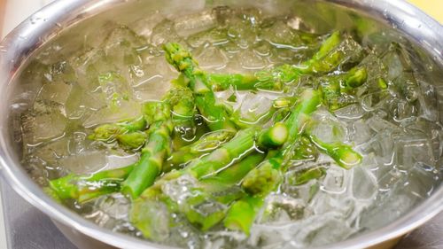 ABC în bucătărie: Cum să reînvii legumele ofilite / Trucuri simple pentru a le păstra sau a le reda prospețimea 