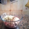 E foarte simplu să prepari hamburgeri acasă. Ce e obligatoriu de adăugat în compoziția de carne și cum le dai formă