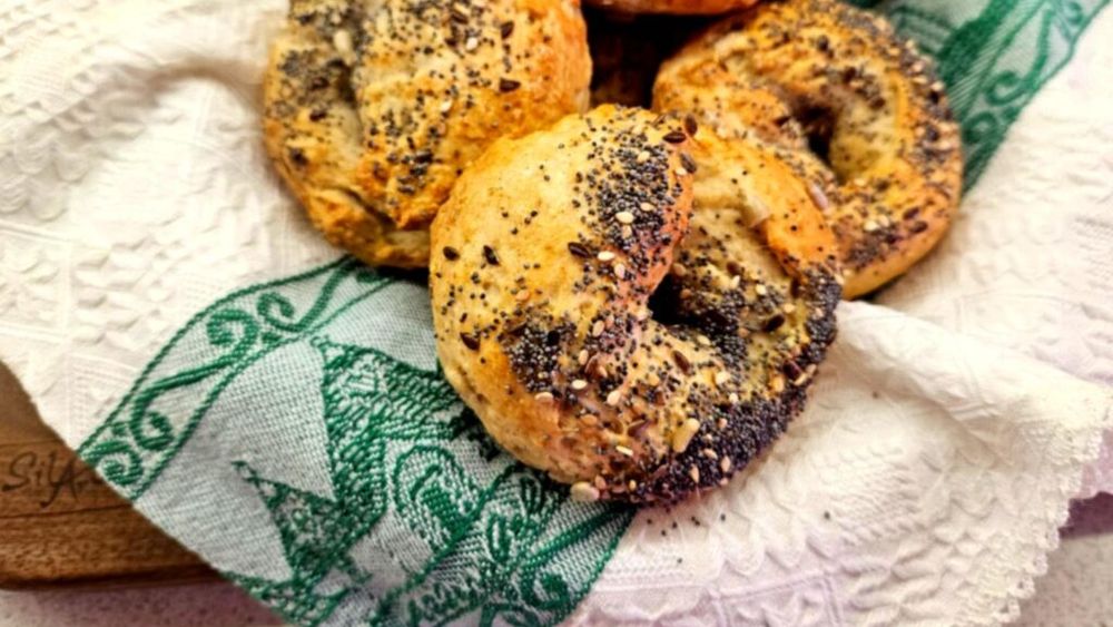 FOTO | Am încercat rețeta virală de bagels din trei ingrediente / Partea cea mai grea e că trebuie să aștepți să se răcească