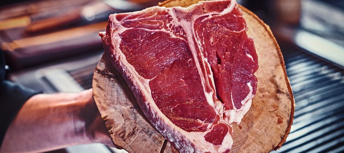 De ce restaurantele de top nu aleg neapărat antricotul și T-bone-ul. Ce bucăți de vită caută chefii și cum transformă pieptul sau obrajii în preparate spectaculoase. Ștefan Bărbulescu: „Cei care sunt de top preferă provocarea asta”