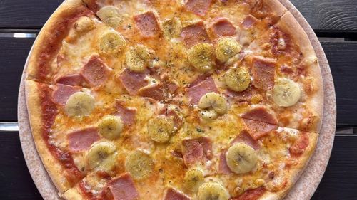 Pizza cu banane și curry, în Suedia. După carbonara la cutie din UK, altă idee care tulbură somnul italienilor