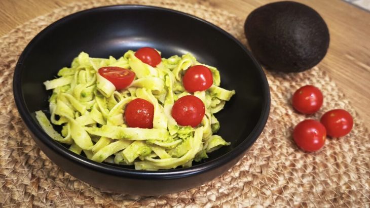 VIDEO FOTO Cele mai simple paste cu avocado și încă patru preparate pe care le poți face în câteva minute cu acest „superaliment”