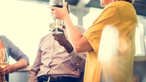 Tendințe în materie de vinuri în 2025: Vinurile organice sau cele fără alcool, tot mai căutate / Numărul consumatori europeni, în special cei din generația tânără, care sunt interesați de produsele viticole din România, în creștere