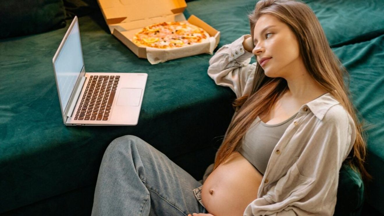 Dietele bogate în zahăr și carbohidrați sunt sigure în timpul sarcinii? Un ginecolog explică ce riscuri există pentru mamă și bebeluș, în cazul unei alimentații nesănătoase