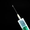 Vă duceți să vă vaccinați, tu sau copilul? Aveți grijă ce mâncați înainte de a merge la policlinică. Pentru că febra de după vaccin e provocată de alimentație