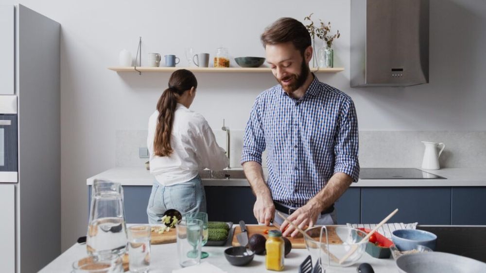 Pledoarie pentru gătitul acasă și pentru mâncarea sustenabilă, de Ziua Internațională a Alimentației / Recomandări de la doi reprezentanți HoReCa de top din Italia