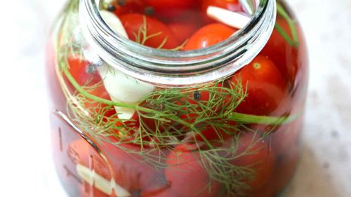 Cum pui roșii la murat/Secretul pentru ca roșiile murate să rămână ferme