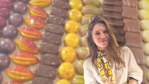 VIDEO | Pralina cu jeleu de pere și infuzie de crizanteme / Cum arată ciocolata artizanală, ediție limitată de toamnă