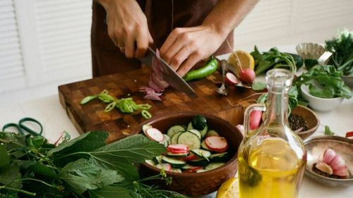 Ce este dieta pentru sănătatea planetei, de ce este benefică și pentru oameni și pentru Terra și modul în care o poți include în meniul tău/ Cercetătorii au asociat această dietă, bazată în special pe plante, cu un risc mai scăzut de cancer pulmonar și nu numai