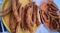 VIDEO FOTO | Street food-ul spaniol care seamănă cu gogoșile românești/ Despre churros sau porras pe care le poți cumpăra la colț de stradă 