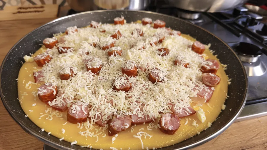 retetele-juanitei-pizza-cu-blat-de-mamaliga