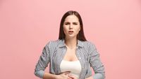 „Credeam că sunt alergică la gluten, dar eram alergică la fostul meu”. Ce legătură pot avea relațiile stresante cu sănătatea intestinală