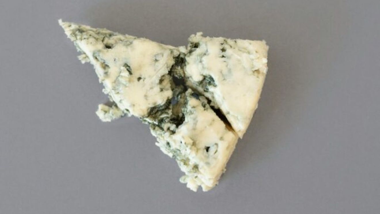 Brânza roquefort, un simbol al gastronomiei franceze, sărbătoreşte 100 de ani de D.O.P/ Producătorii mizează pe centenar pentru relansarea vânzărilor în scădere