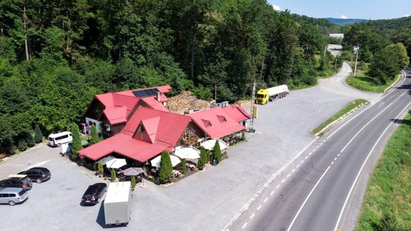 Restaurantele de la șosele, în derivă / Cum a schimbat apariția autostrăzilor fluxul de clienți / Administrator: „Vânzarea a scăzut cu 80%. Funcționăm la 20% din capacitate”