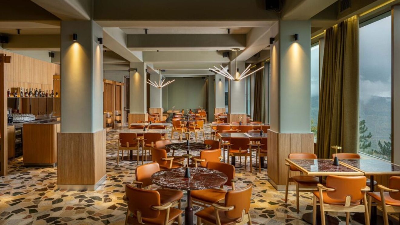 Telecabina Tâmpa și restaurantul Panoramic, două simboluri arhitecturale și turistice ale Brașovului, își redeschid porțile în data de 19 octombrie