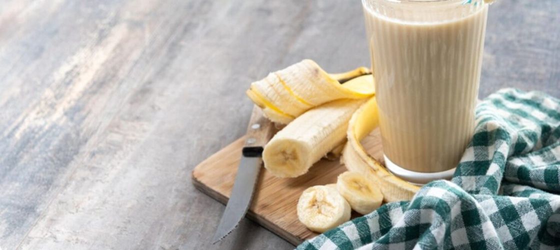 De ce să nu pui banane în smoothie / Cercetătorii spun că pot reduce considerabil absorbția unor compuși benefici