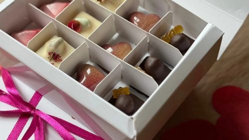 Ciocolata, vinul și florile preferatele românilor de 8 martie conform unui magazin online