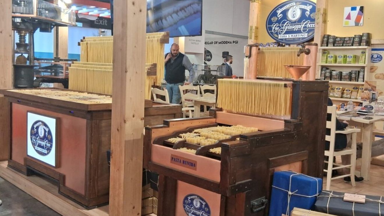 VIDEO | Cum reușește un producător de paste din regiunea Abruzzo din Italia să mențină calitatea produselor sale artizanale. „Calitatea nu face niciodată casă bună cu cantitatea”
