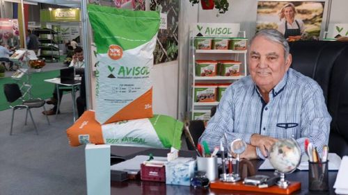 „Toți mă priveau ca pe un visător, puțin nebun” - Povestea Aviputna, prima fermă privată de găini din România