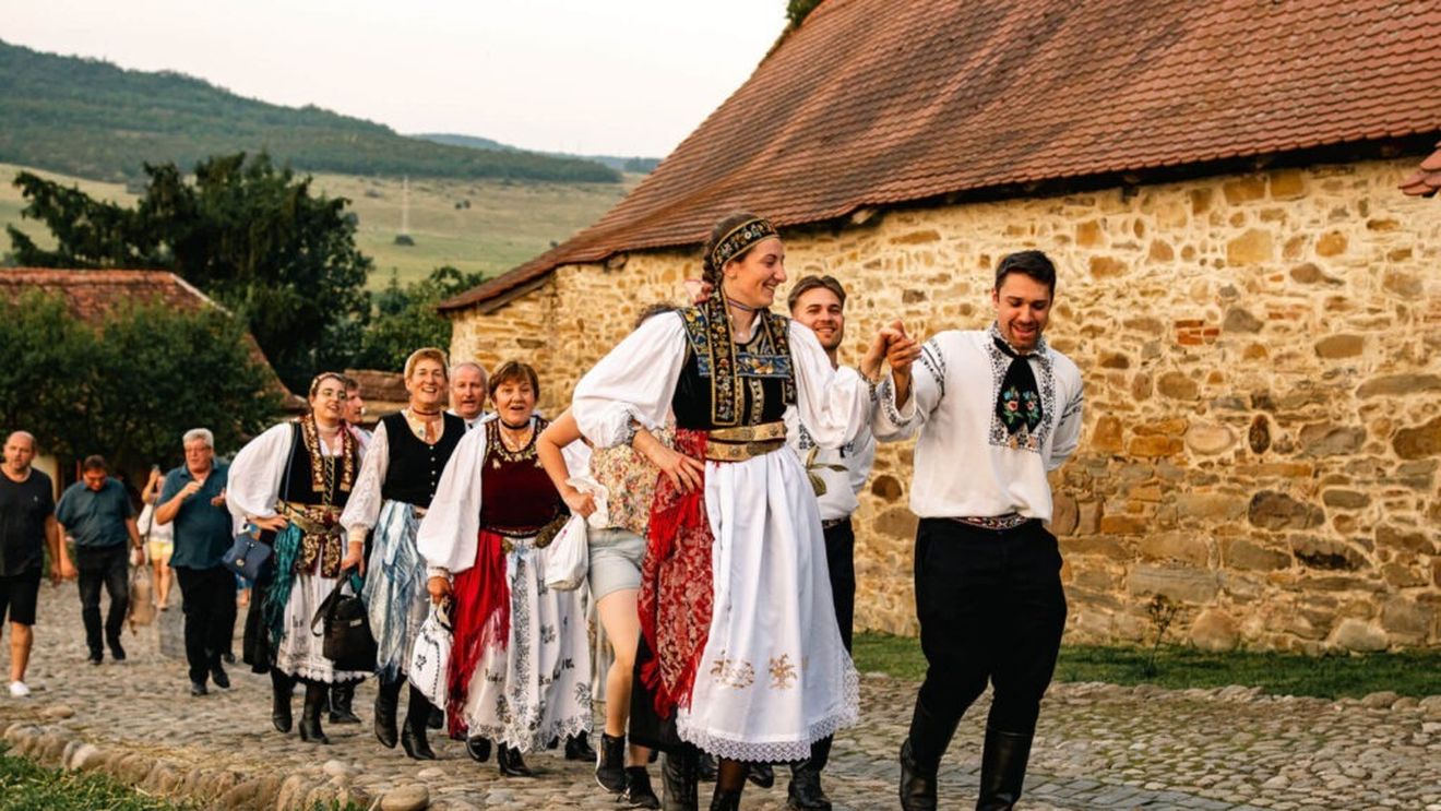 Săptămâna Haferland 2024 în Mureş: Drumeţie în Cetatea Ţărănească din Saschiz şi prânz cu meniu de nuntă săsească