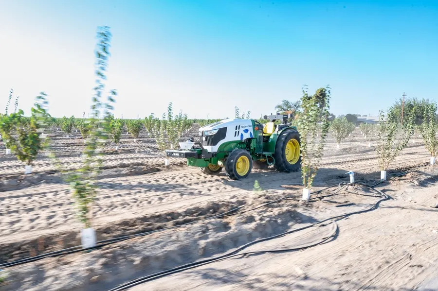 tractor, tractor autonom, tractoristi, bluewhite