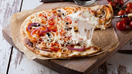 Pizza fără gluten, gustoasă și ușor de preparat / Rețetă simplificată pentru cei care vor să evite făina clasică