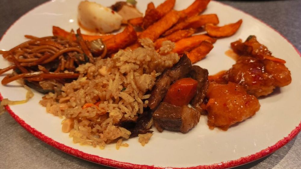 VIDEO | All you can eat, un tip de restaurant care face furori în Spania/ Plătești fix, mânânci cât vrei/ Majoritatea sunt cu profil japonez sau chinezesc, dar moda a fost adoptată și de locații cu specific vegetarian sau de carne