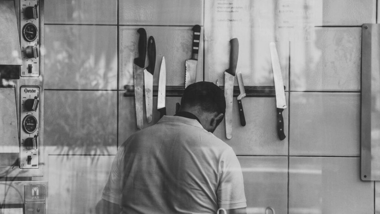 Lipsa angajaţilor calificaţi le creează probleme proprietarilor de pensiuni din Clisura Dunării: Caută elevi care vor să lucreze pe perioada vacanţei și străini / Personalul de bucătărie, cel mai greu de găsit