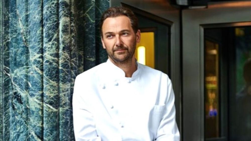 Sfârșitul aventurii vegane a unui celebru restaurant de trei stele Michelin de la Manhattan. Reintroduce carnea în meniu, după ce acum patru ani Daniel Humm, bucătarul șef, optase pentru preparate exclusiv vegetale
