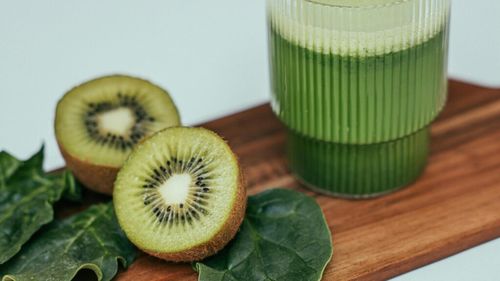 Ce se întâmplă în corpul tău atunci când mănânci kiwi în fiecare zi/ Dieteticienii susțin că imunitatea, digestia, inima și pielea ta vor avea doar de câștigat