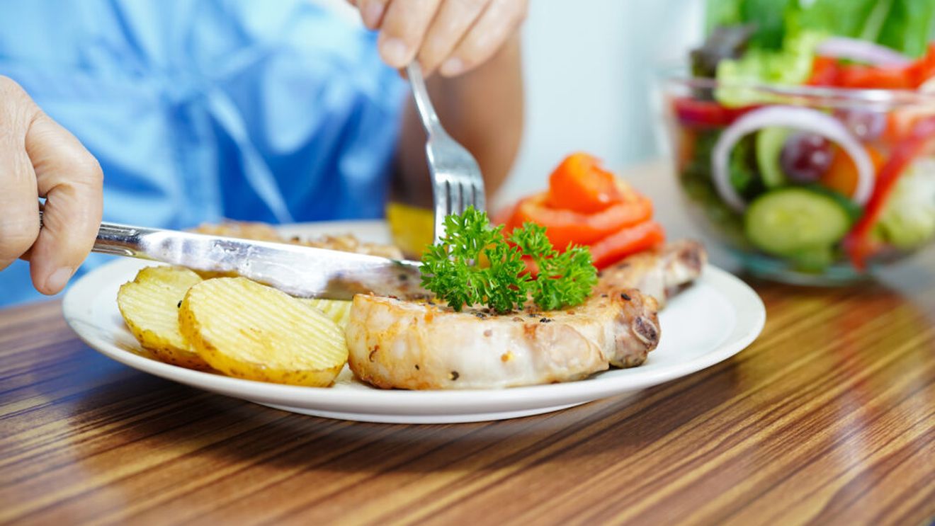 De ce aceleași alimente au efecte diferite în funcție de vârstă / Cum se schimbă nevoile nutriționale odată cu înaintarea în vârstă