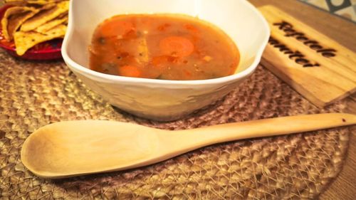 VIDEO | Rețetele Juanitei | Supa magică de slăbit, hipocalorică și de post/ Vom înlocui varza cu broccoli, o legumă plină de vitamine, antiinflamatoare și care nu balonează