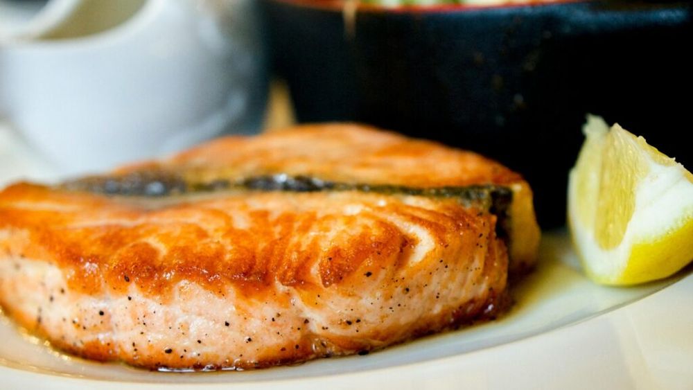 Dieta cu Omega-6 și Omega-3, împreună cu uleiul de pește, pot ajuta la întinirea progresiei cancerului de prostată/ Reduceți consumul de chipsuri, maioneză, prăjituri și alimente prăjite și procesate