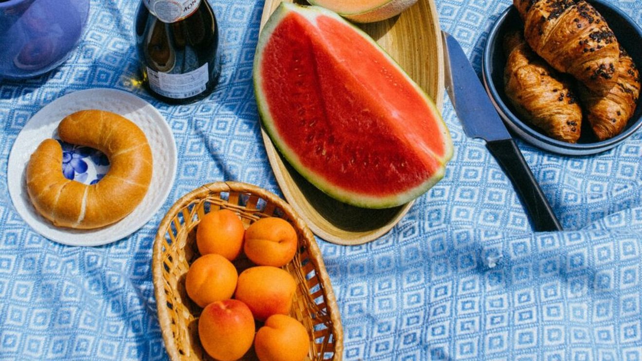 Top 9 fructe foarte bogate în fier / Pe lângă acest mineral, fructele precum cireșele, pepenii sau caisele conțin nutrienți care te ajută să te menții sănătos și să ai o digestie bună