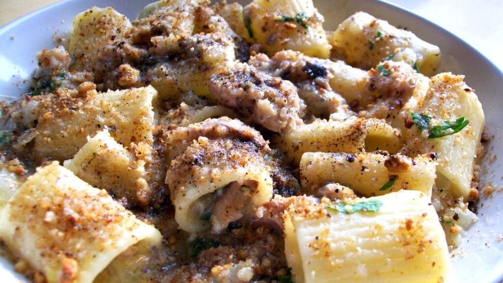 Pastele de vineri seara. Ce poți face cu un bulb de fenicul care îți face cu ochiul la cumpărături? Un sos pentru paste, dacă adaugi și o conservă de sardine