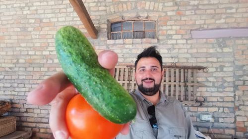 FOTO | Un tânăr din Timiș transformă legumele refuzate de piață într-o afacere sustenabilă: „Sunt cantități uriașe care s-ar arunca”