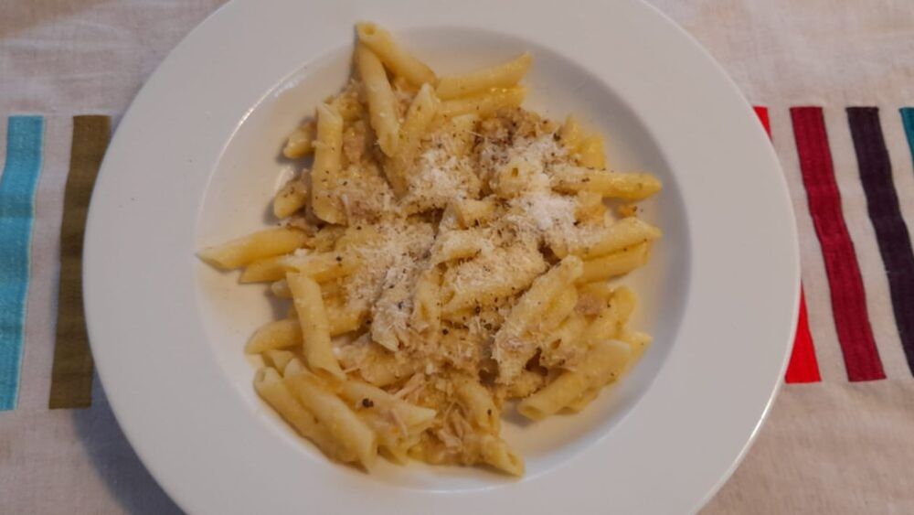 Rețetele Juanitei | Paste cu sos de legume, carne de curcan și parmezan - un sos cremos care se prepară foarte ușor