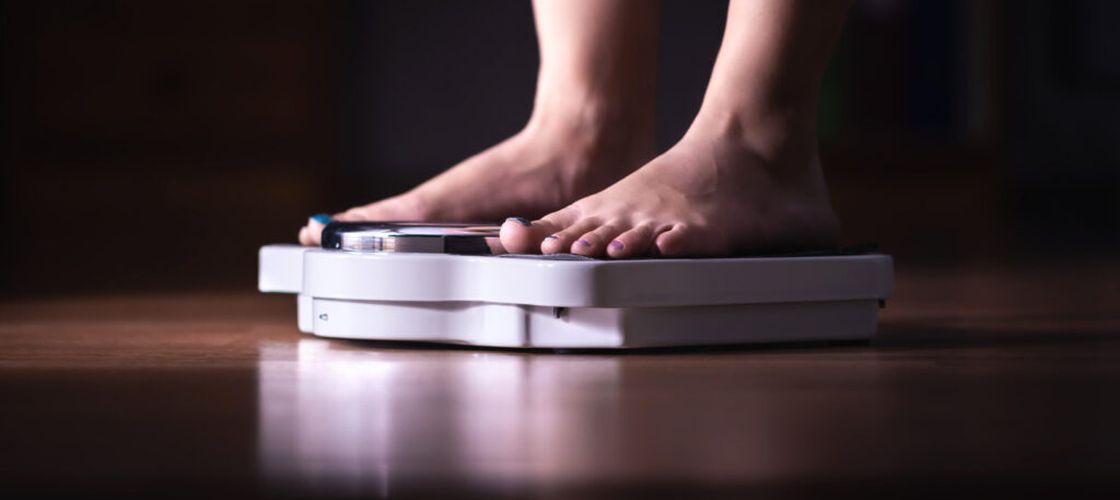 De ce greutatea poate varia cu câteva kilograme într-o singură zi / Când fluctuațiile cântarului ar trebui să ne îngrijoreze