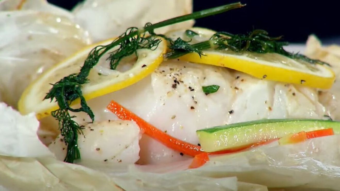 Rețetele Juanitei | Pește alb „en papillote” - un prânz lejer și sănătos, care se pregătește și se gătește în jumătate de oră