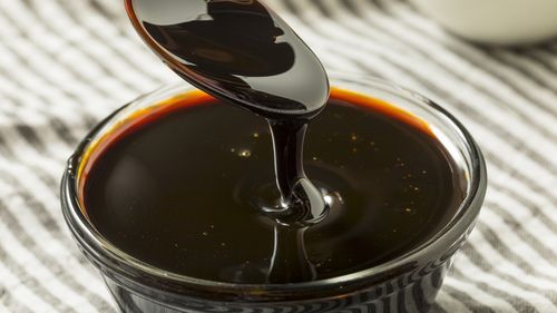 ABC în bucătărie | Cum se prepară melasa / Tradițional, melasa provine din trestia de zahăr sau sfecla de zahăr, dar se poate prepara acasă din struguri, mere sau prune