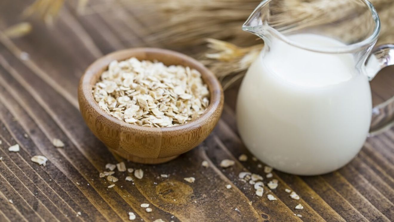 Cum să-ți faci acasă lapte de ovăz / Nu vei mai da banii pe el la supermarket, după ce vei vedea cât de simplu e să ți-l prepari singur