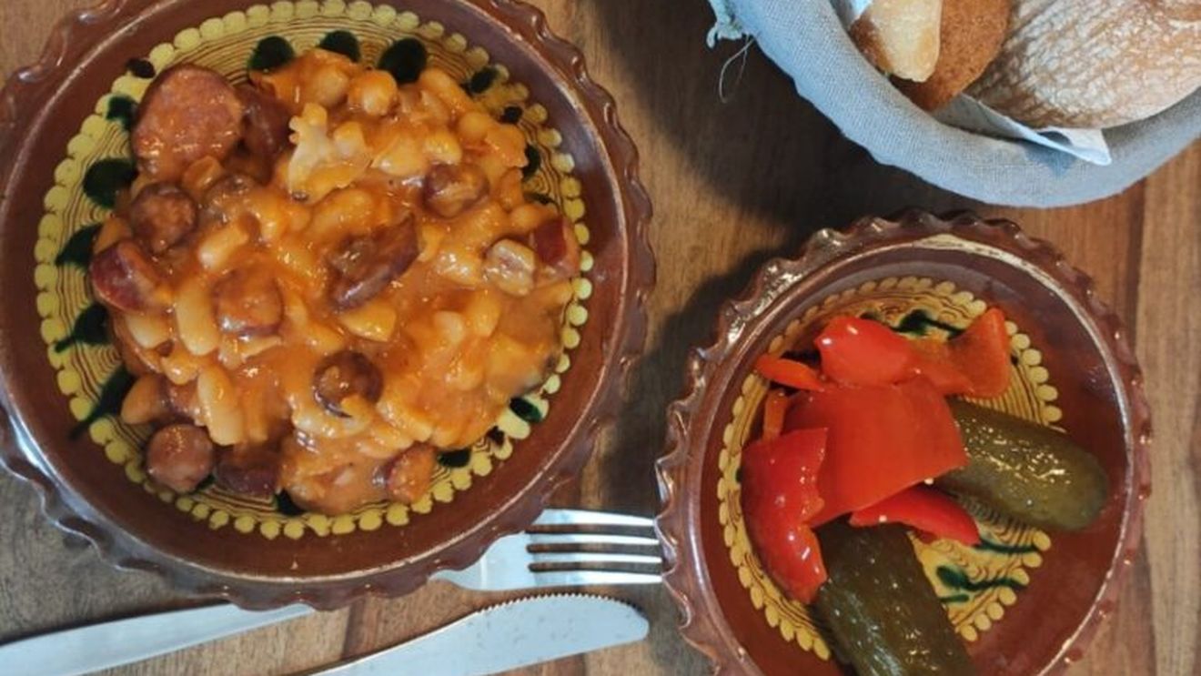 Rețetele Juanitei: Iahnie de fasole cu cârnați, făcută de tata. Și când o prepar eu le place, dar toată familia spune că tata o gătește ”dumnezeiește”