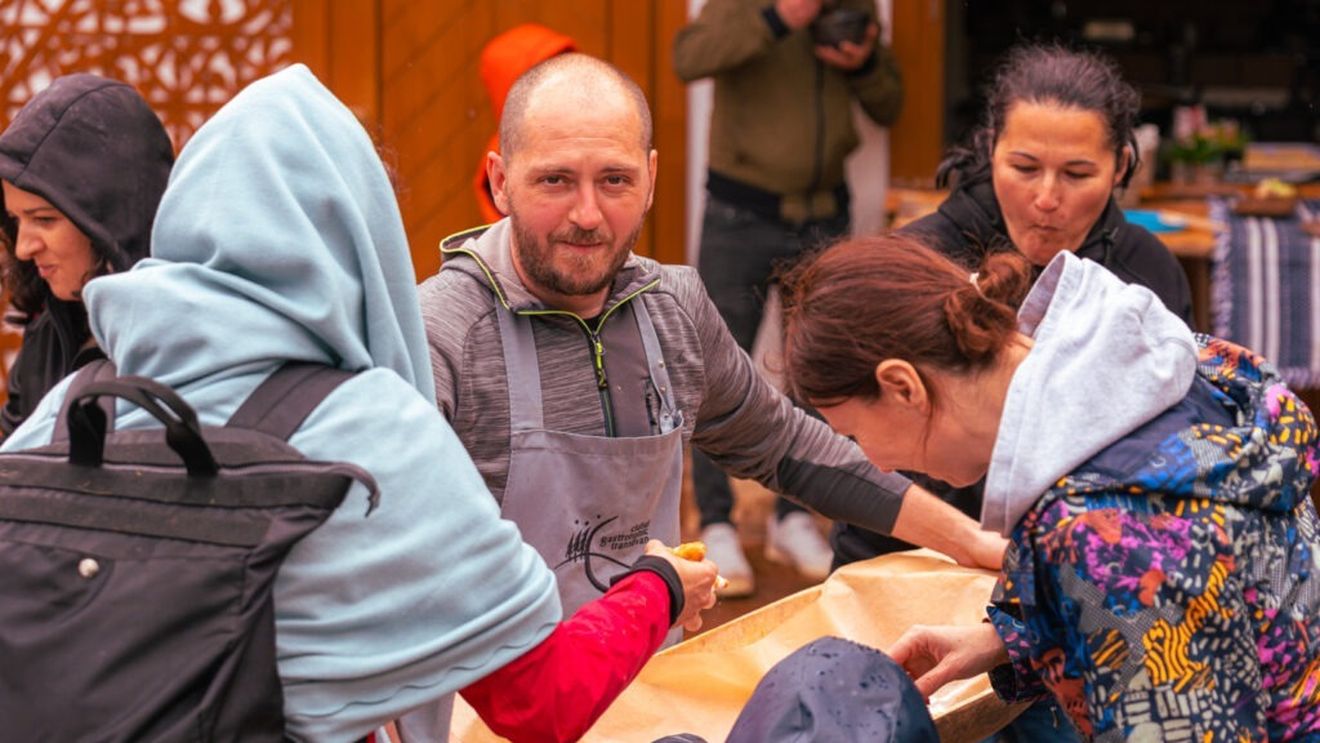 INTERVIU Horia Șimon, chef: „Salvarea României și în special a satului românesc este turismul, mai ales cel gastronomic” / „Dacă nu se dezvoltă o strategie națională de susținere a producătorilor/produsului local, nu avem nicio șansă”