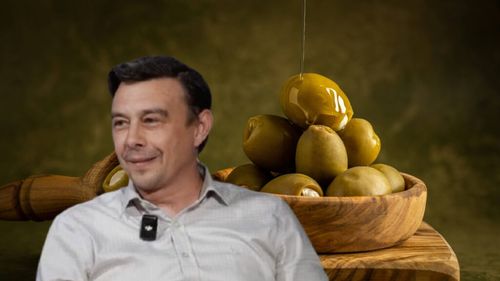 VIDEO | Se poate găti sau nu cu ulei de măsline extravirgin? Cătălin Adam, fondatorul Eliada, explică de unde a apărut acest mit și până la ce temperatură poate fi încălzit fără probleme